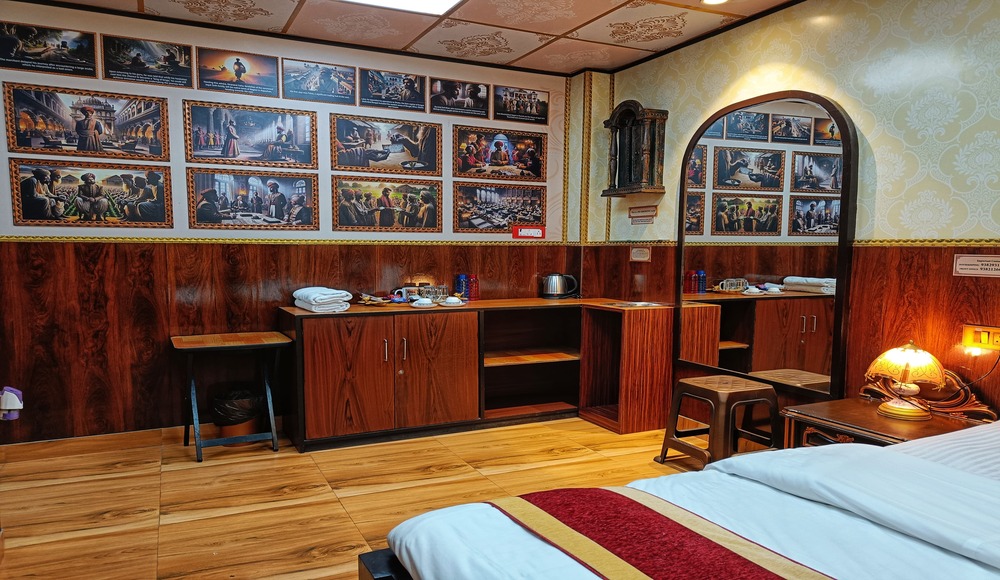 Detailed artistic decor in Jagat Seth Room, inspired by Sheherwali traditions at Azimganj hotel