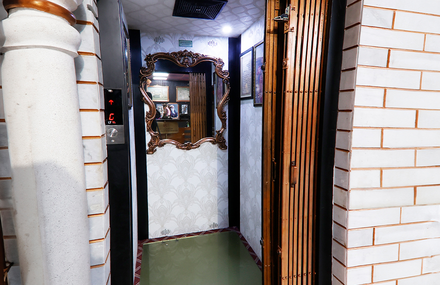 The first elevator in India, installed at Raj Bhavan in Kolkata in 1892, with Sheherwali heritage connections to Bikaner.