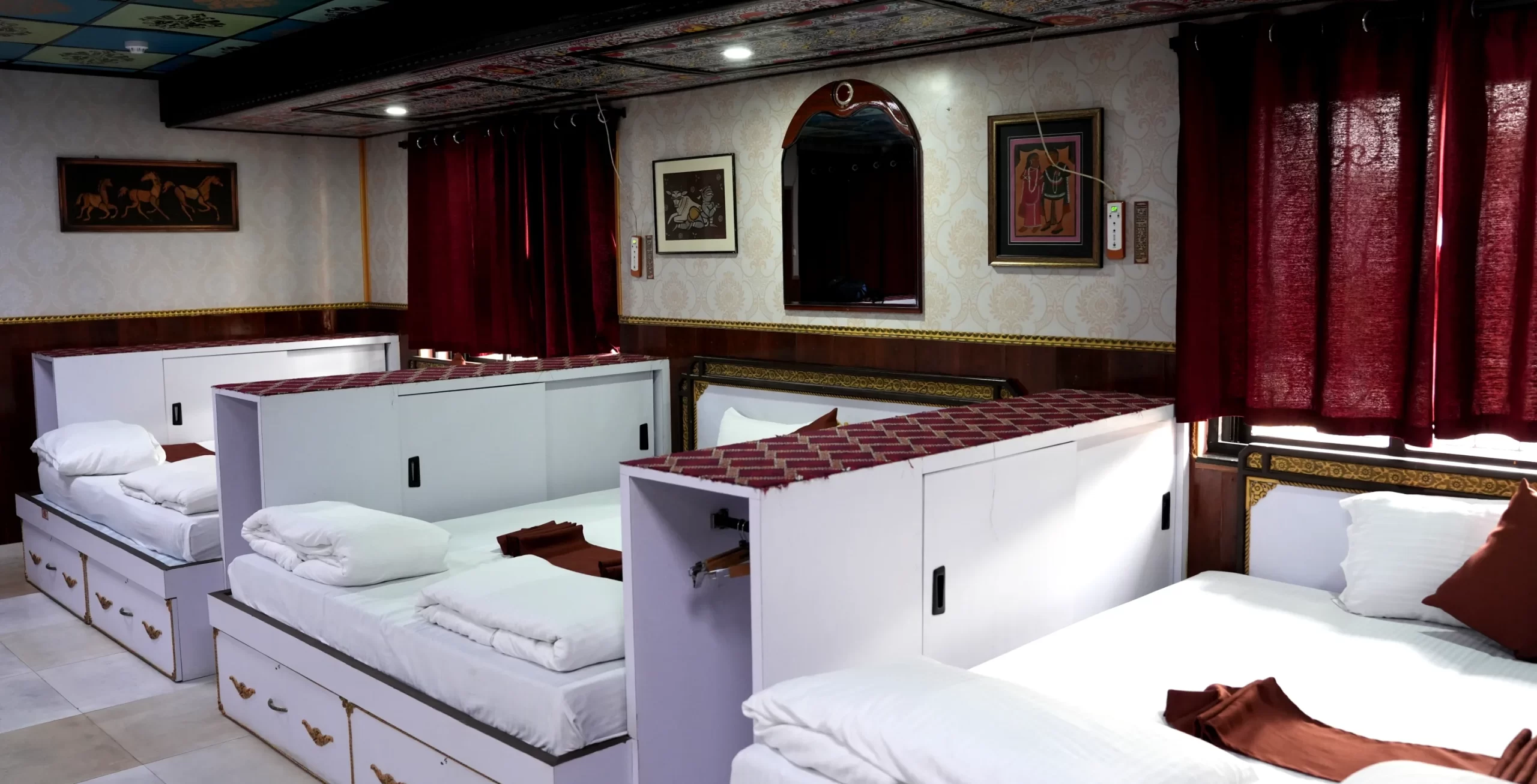King size beds with shared occupancy in Vijay Singh Family Room at House of Sheherwali, Murshidabad.