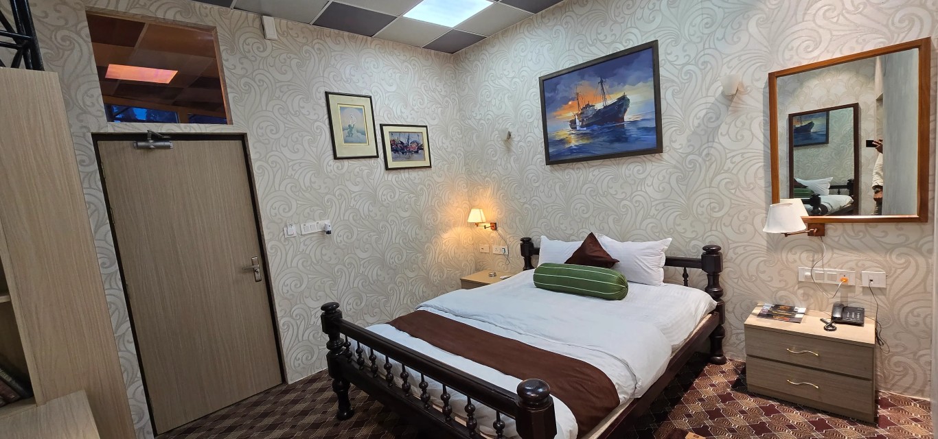 Cozy double room with air conditioning at House of Sheherwali