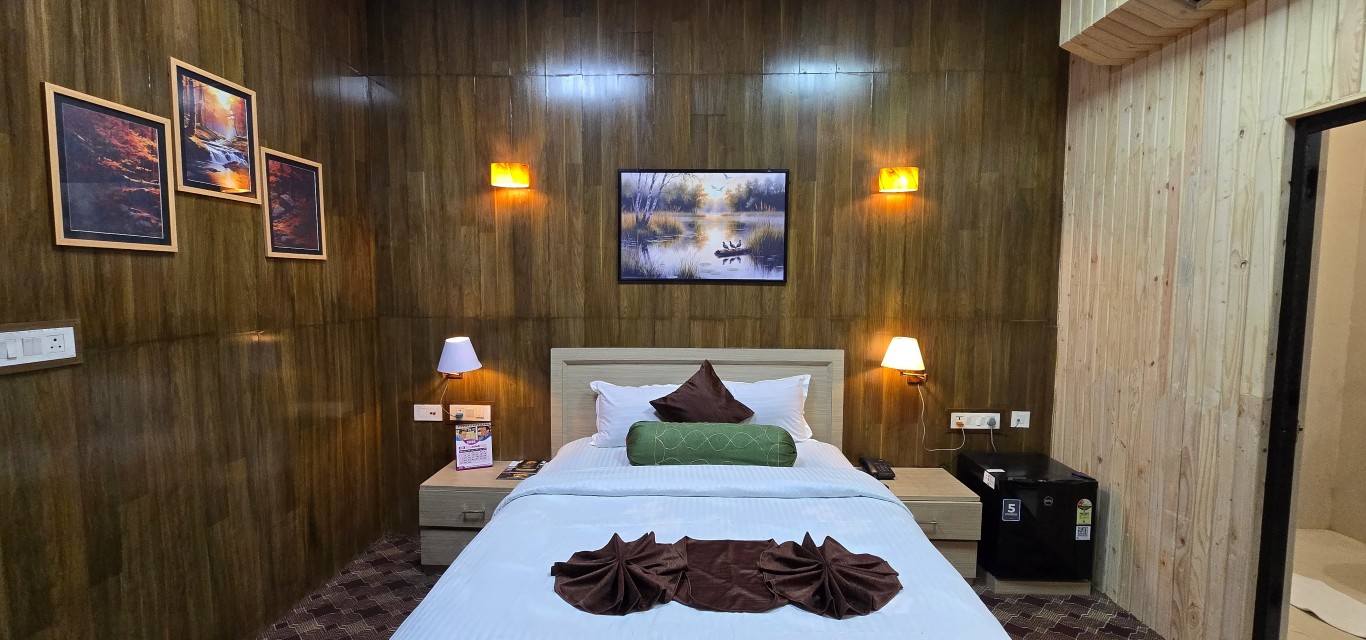 Spacious Deluxe Double Room with double bed at House of Sheherwali