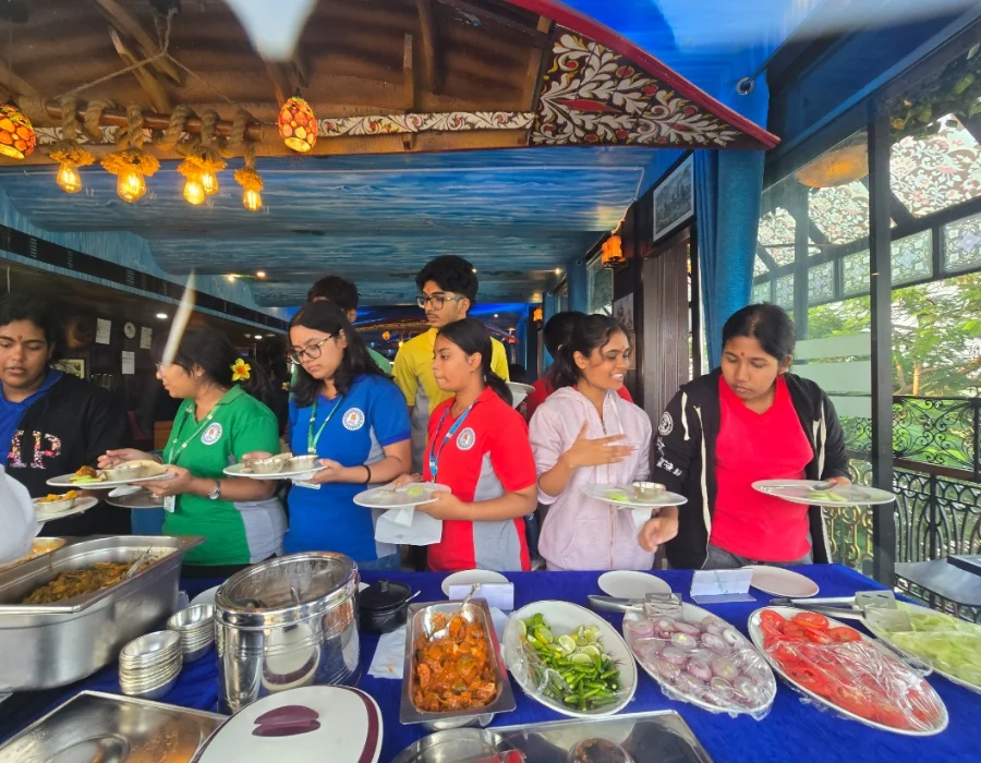 Students enjoying freshly prepared pure vegetarian meals at House of Sheherwali during an educational tour.